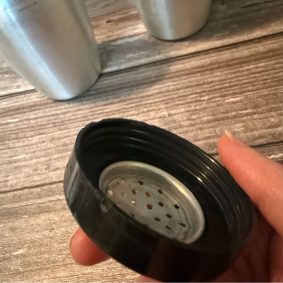 Vintage Kromex Metal Silver Salt and Pepper Shakers large size - Picture 14 of 15